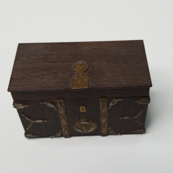 Daenerys Targaryen Statue - HBO Game of Thrones - Picture 6 of 7